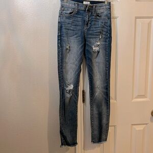 Sneak peek skinny jeans 1/W25